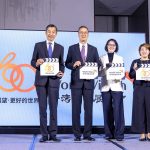 台灣世界展望會董事長丁廣欽左二及會長李紹齡右二攜手外交部非政府組織國際事務會執行長陳剛毅左一、台灣公益團體自律聯盟祕書長沈怡如右一共同進行啟動儀式揭開序幕。