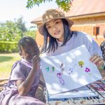 徐佳瑩和資助女孩艾紗兒相見，還畫下對方的模樣台灣世界展望會提供